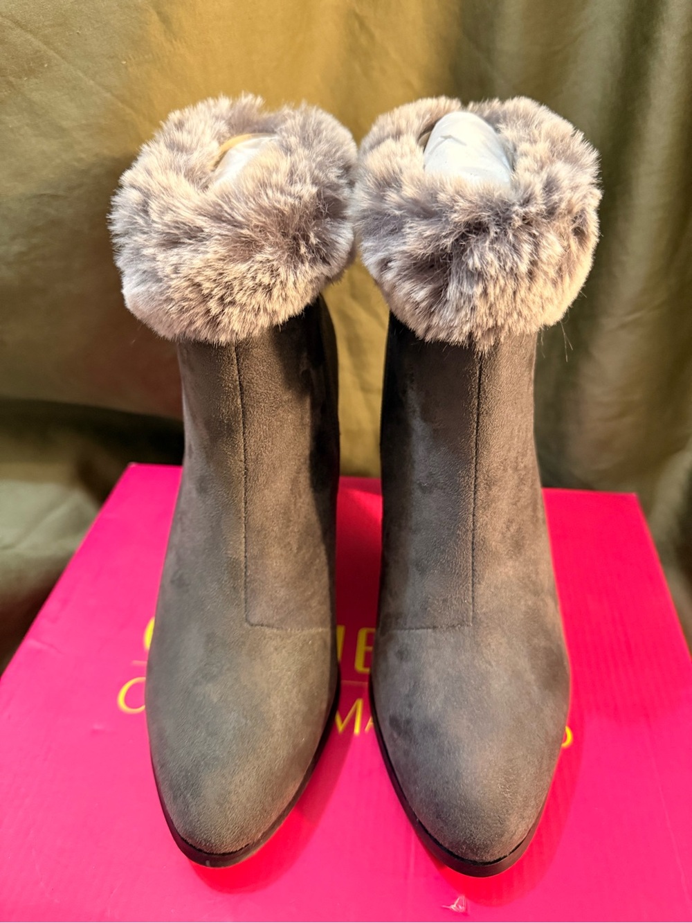 Catherine Malandrino Gray Suede Faux Fur Cuff Ankle Boots size 9